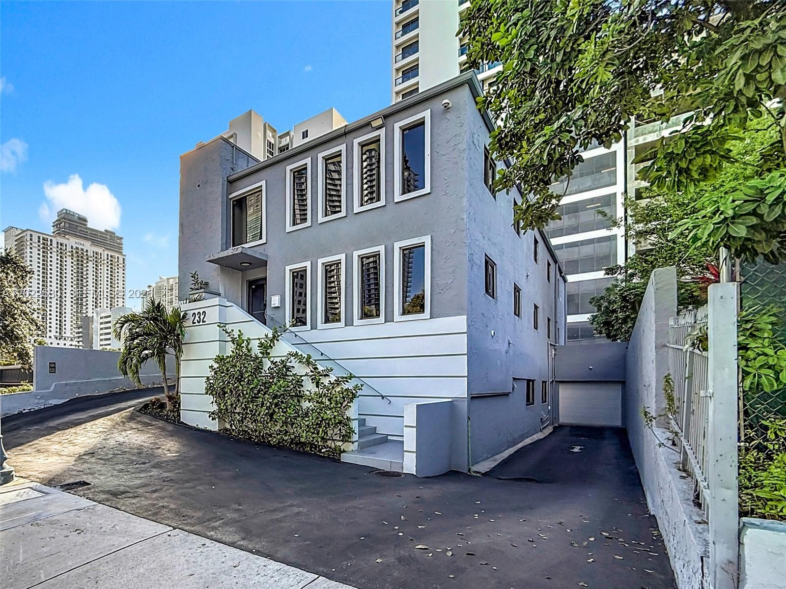 232 SW 8th St