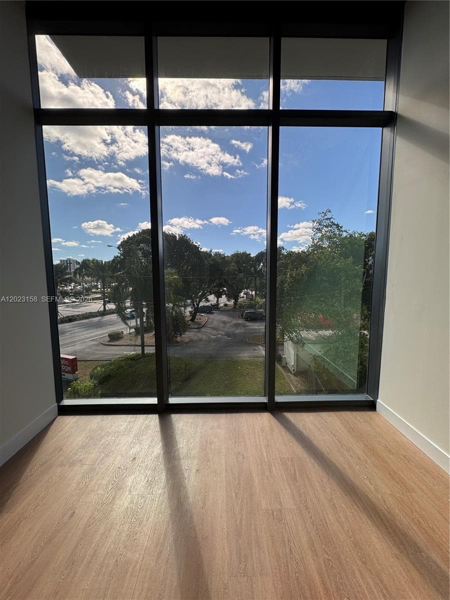 21290 Biscayne Blvd # 208