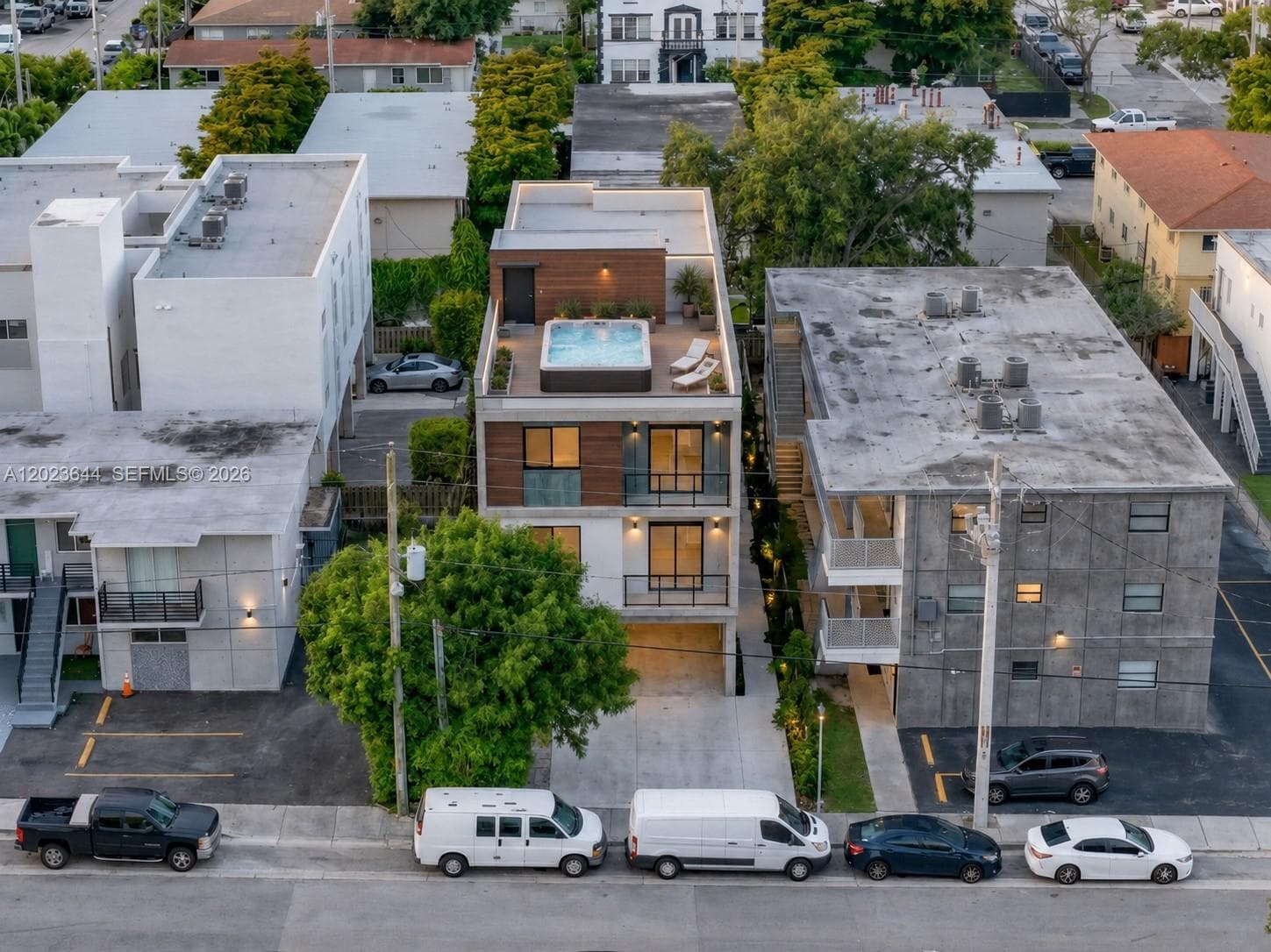 718 SW 4th St