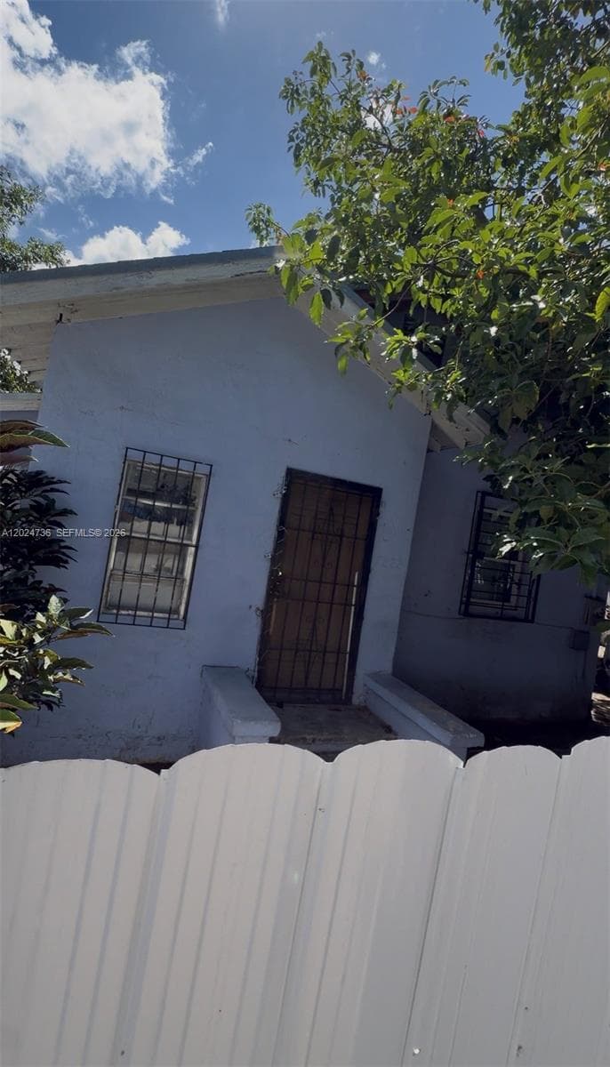7822 Miami Ct