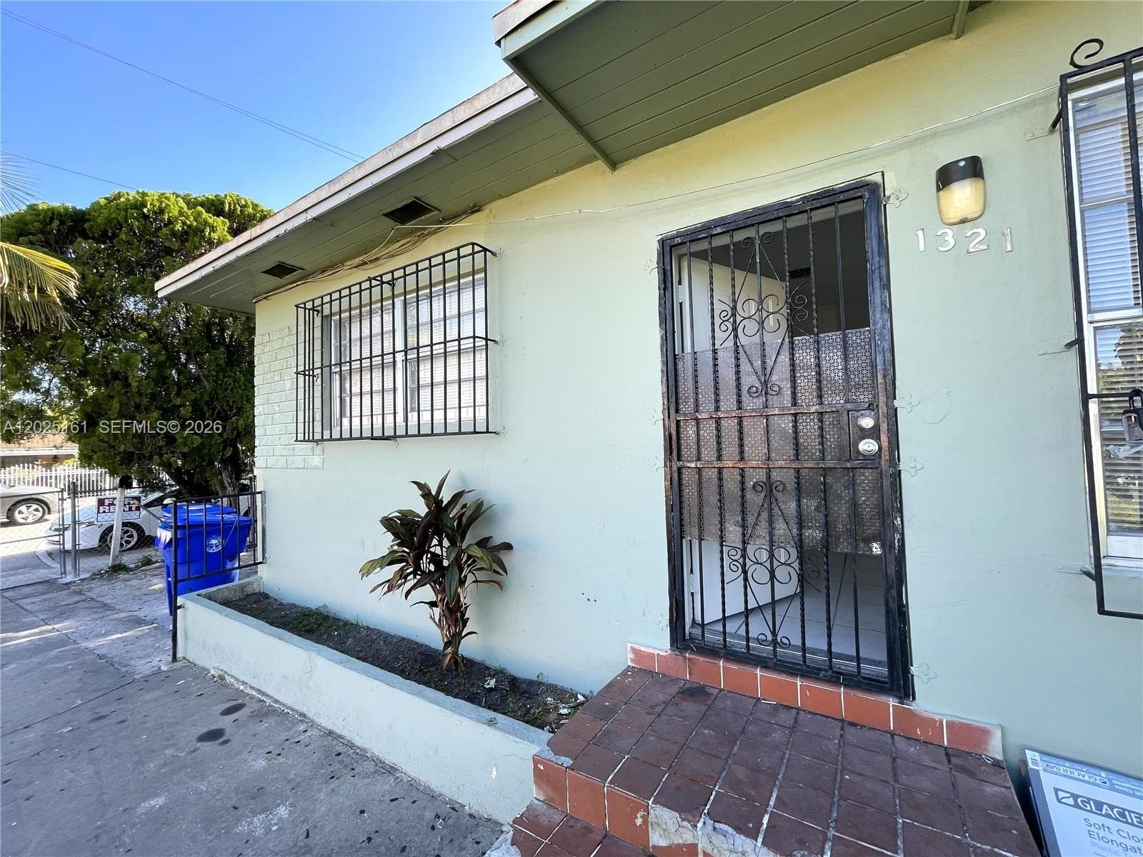 1321 NW 28th St