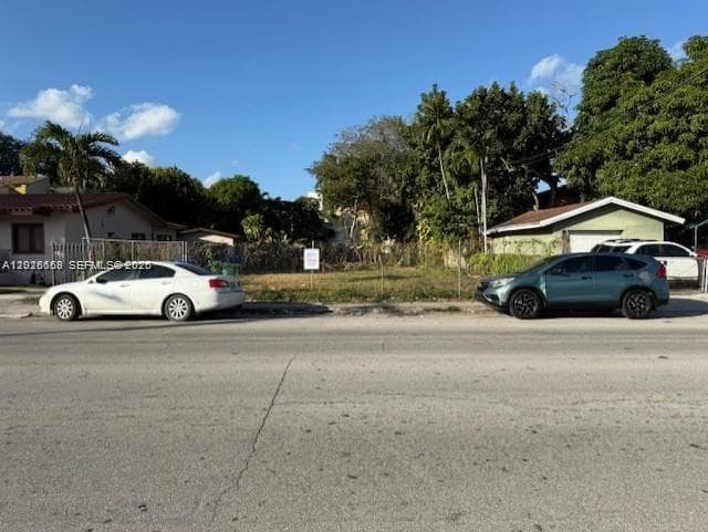 1121 NW 2nd St