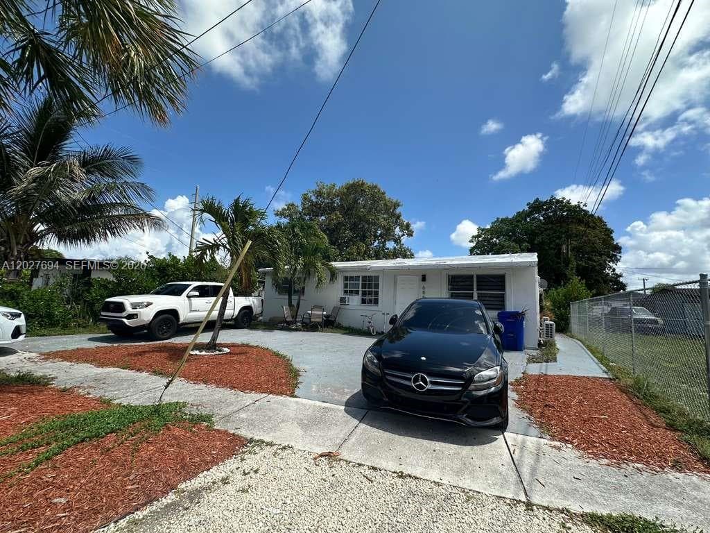 685 SW 7th Terr