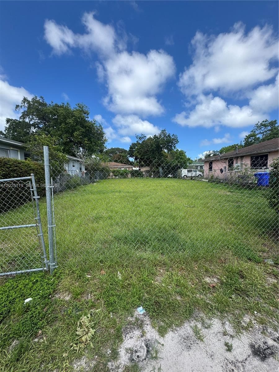 6335 NW 1st Ct