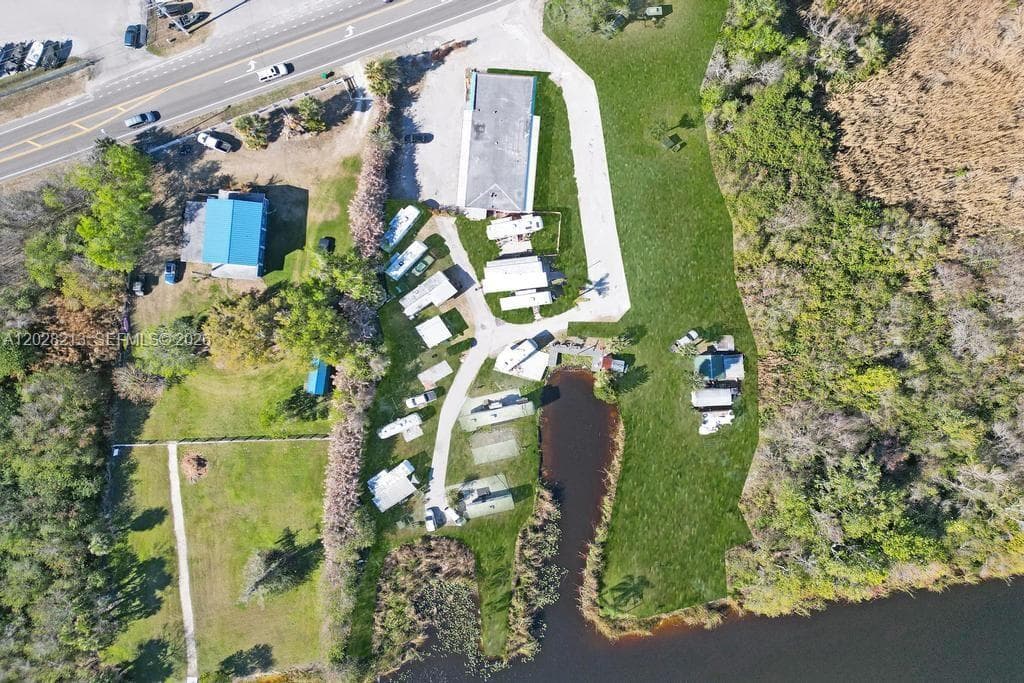 1422 US Highway 441