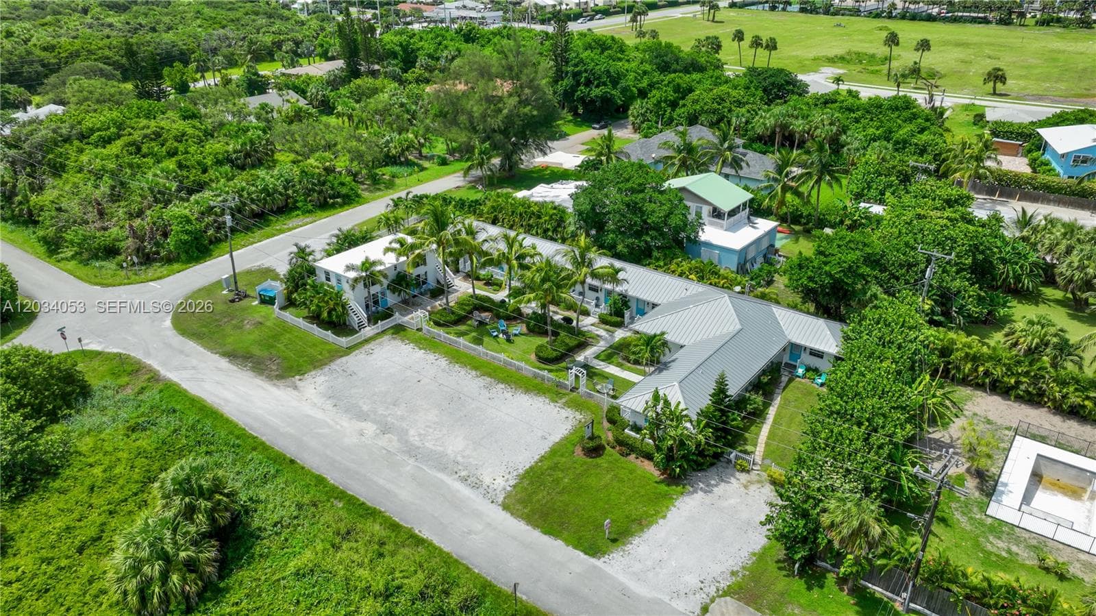 2502 Tamarind Dr