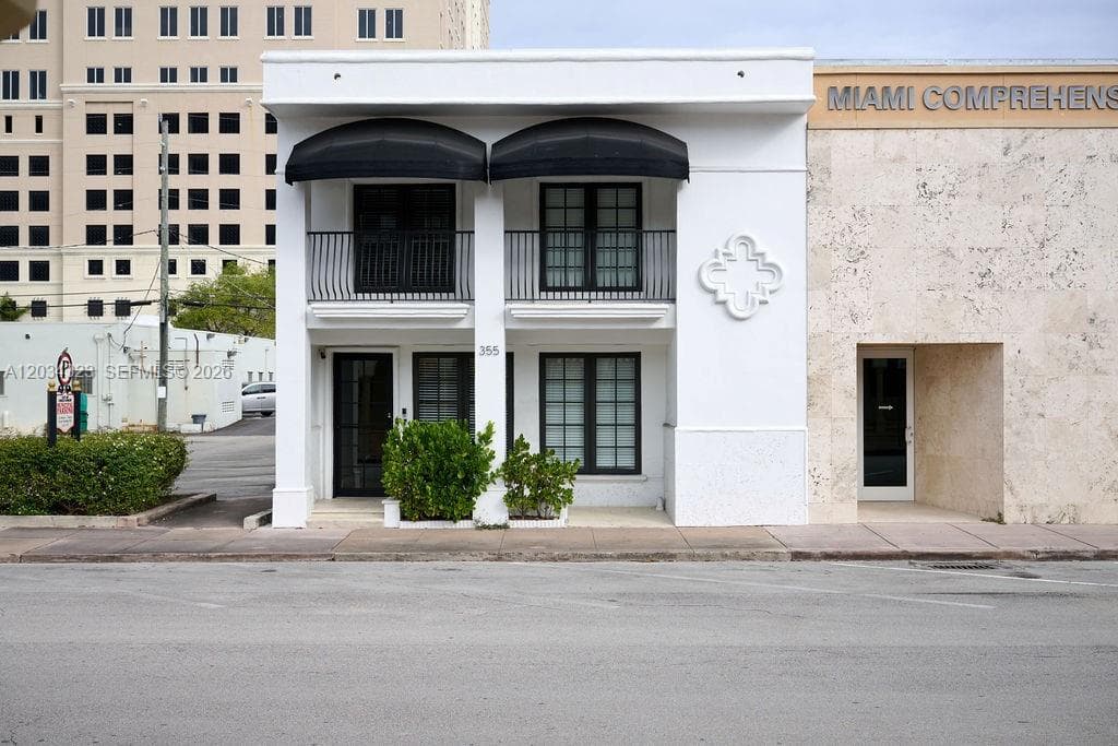355 Palermo Ave