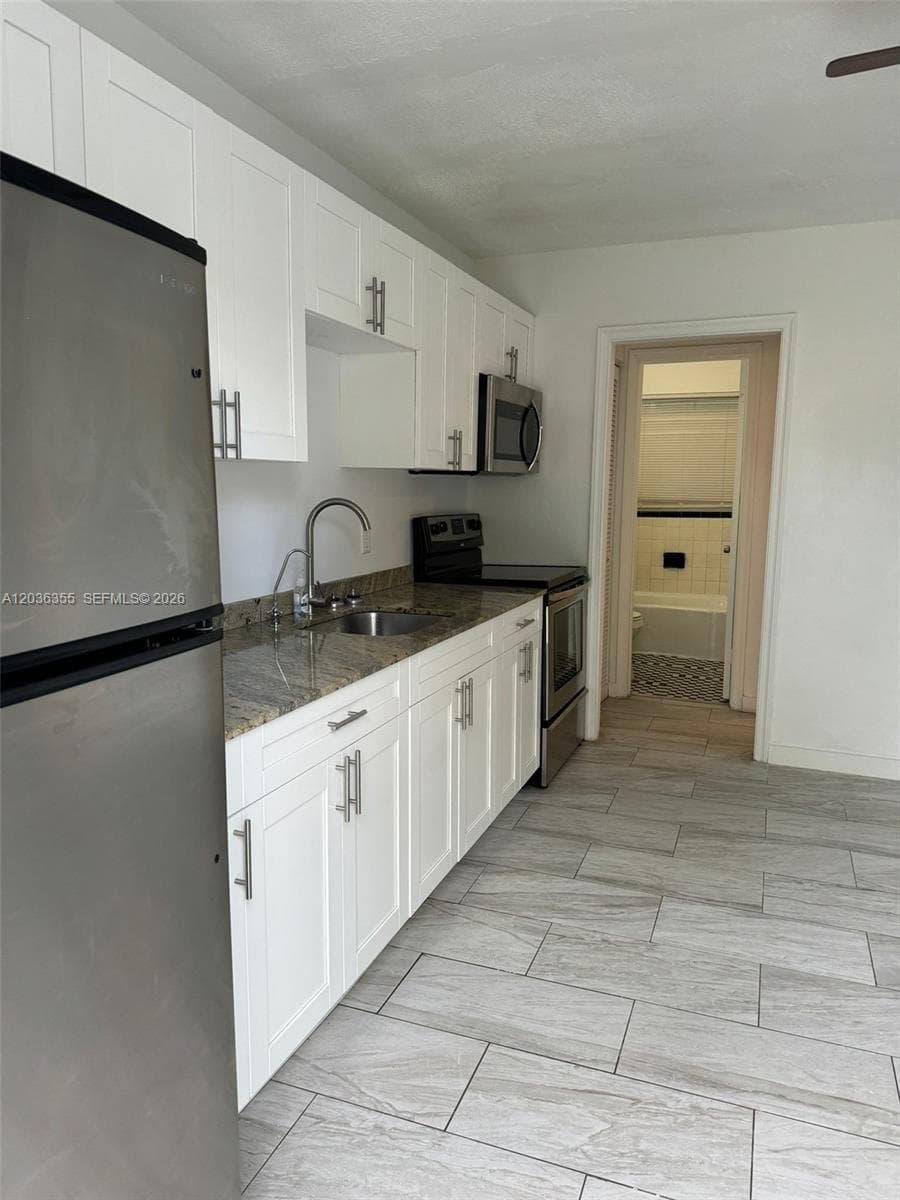 1324 N 58 AVE