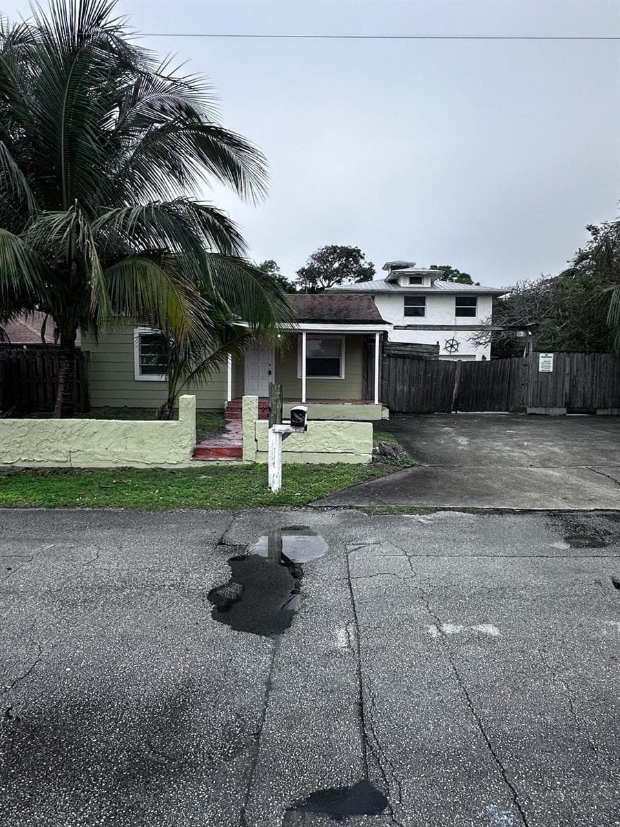 130 NE 4th Avenue