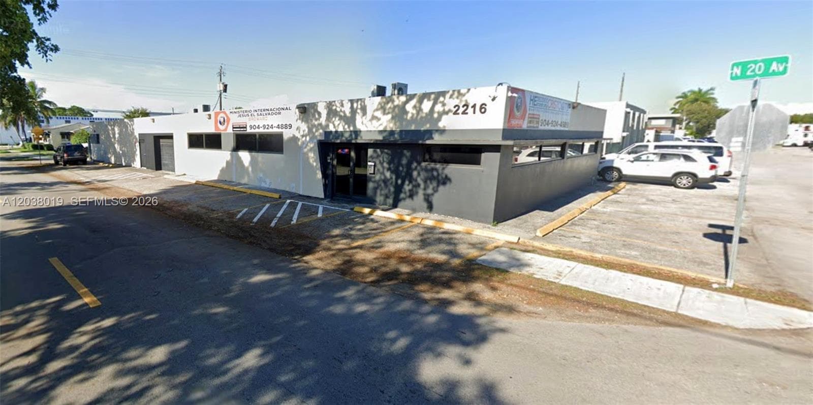 2216 N 20th Ave