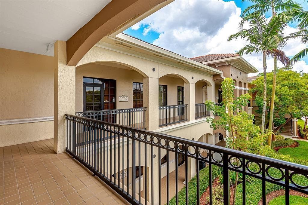 7301 Wiles Road # 203