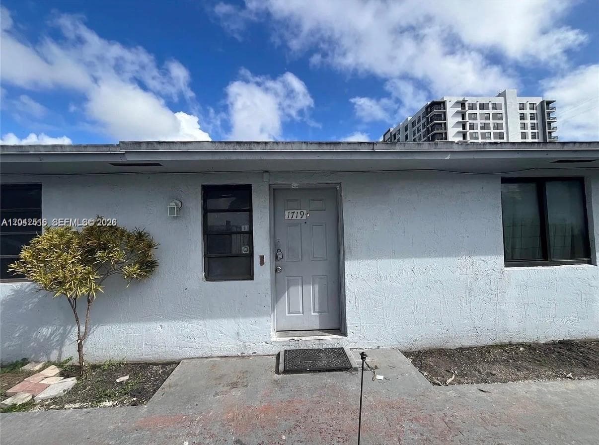1717 NW 16th St
