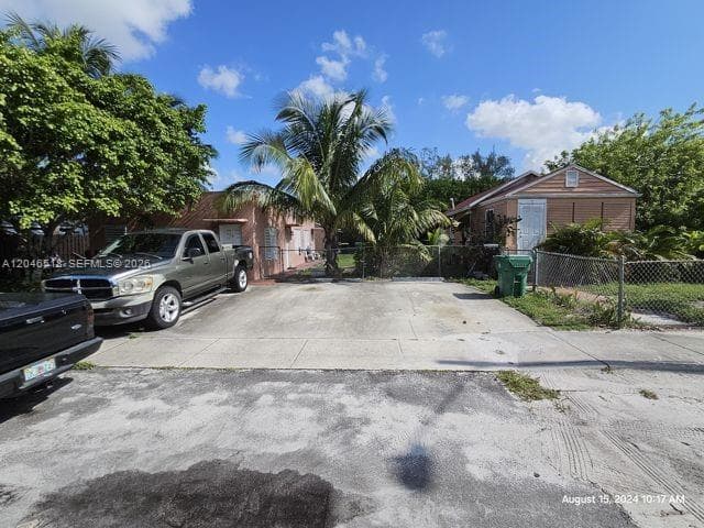 22 SW 11th St