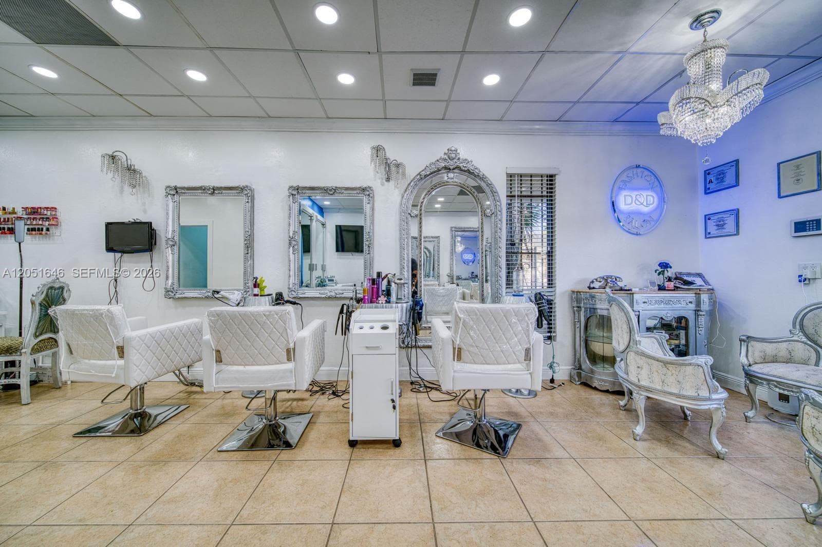 Full service Beauty salon PRIME location close to Sunset PLace