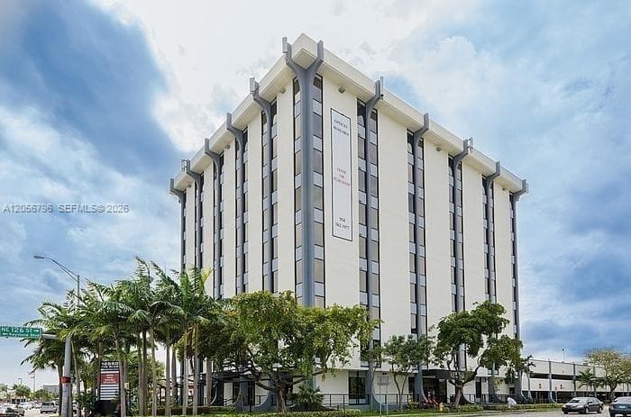 12550 Biscayne Blvd # 403