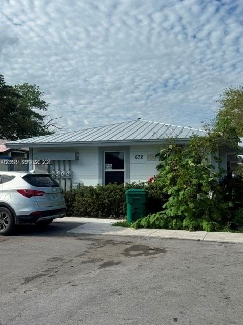 684 NW 14th St