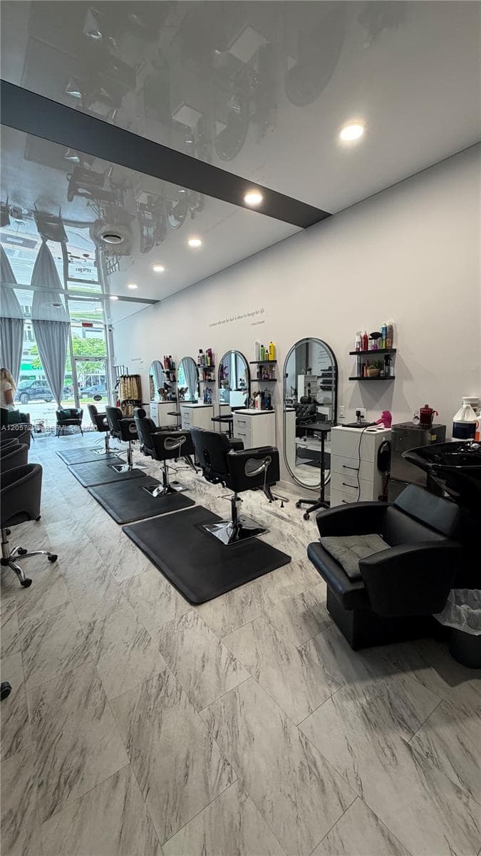 2119 Hollywood Blvd