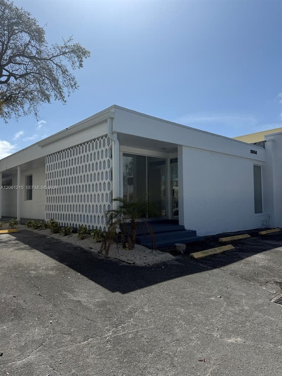 2856 E Oakland Park Blvd
