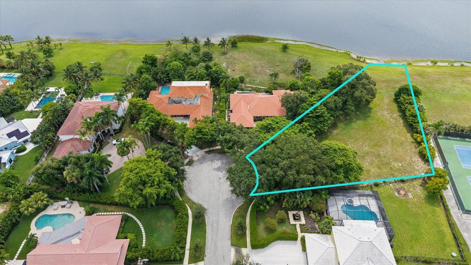10 Sunningdale Circle