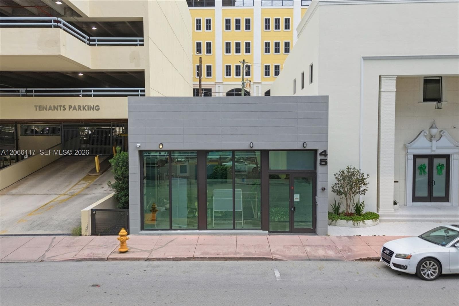 45 Valencia Ave