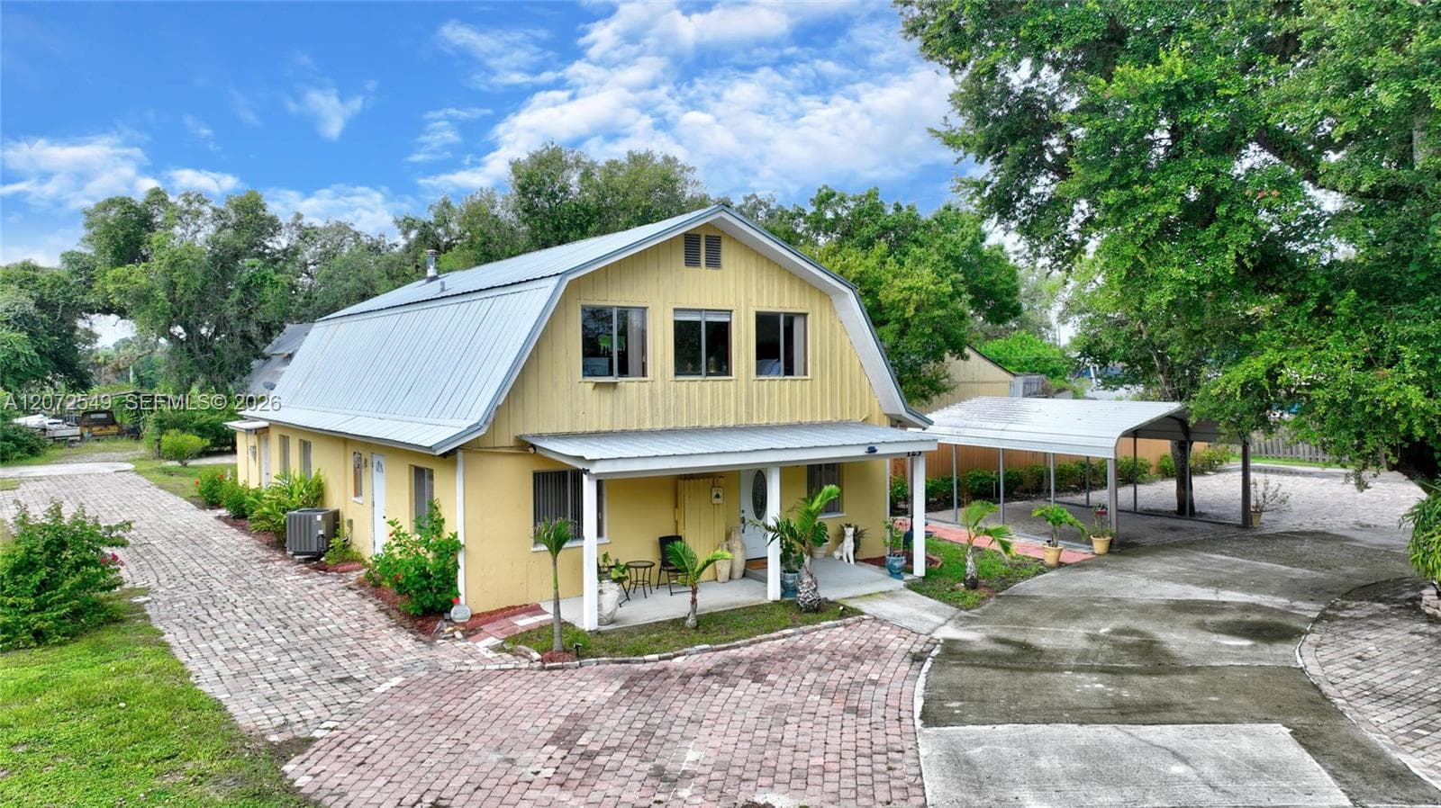 123 Riverbend Dr
