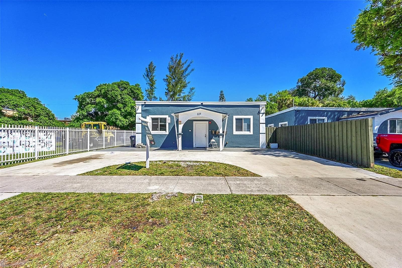 526 NW 15TH Way