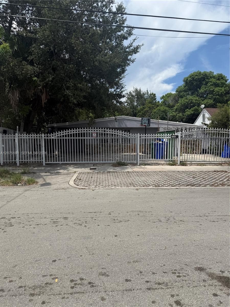 1345 NW 25th St