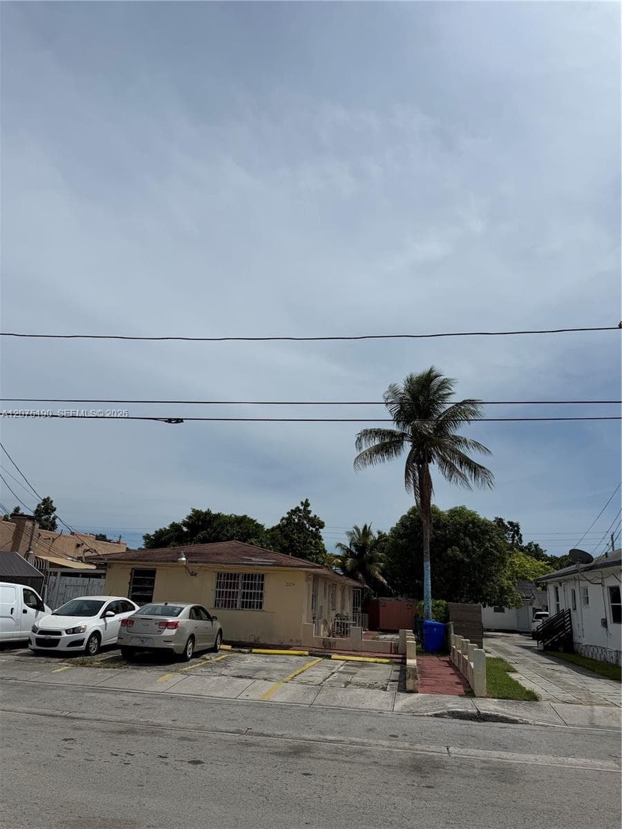 2124 NW 27th St