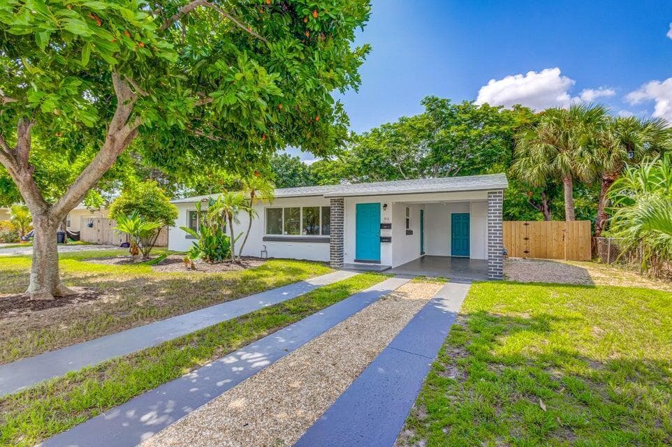 512 BAYBERRY Drive