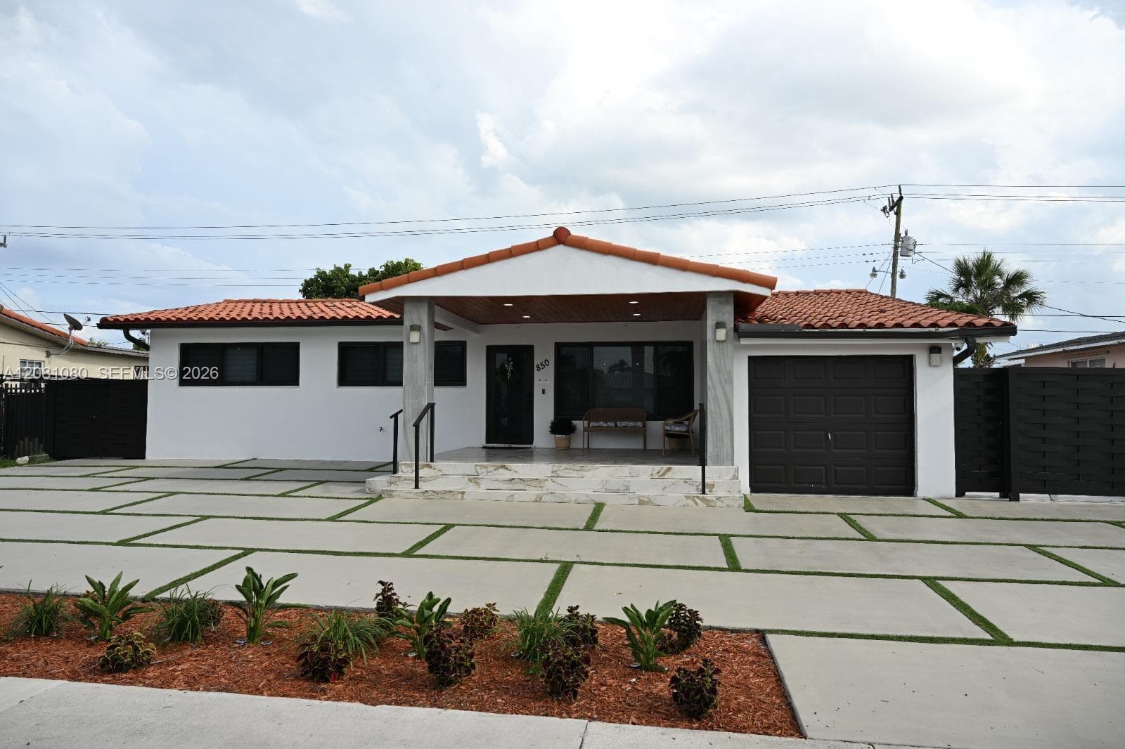 850 W 51st Pl