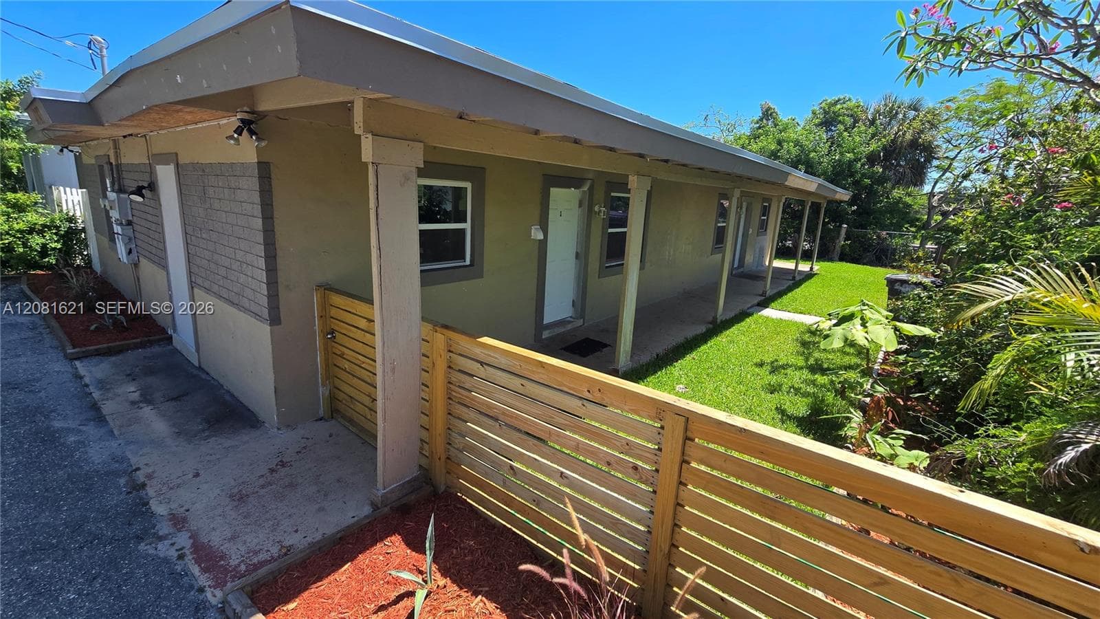 4000 Greenwood Ave