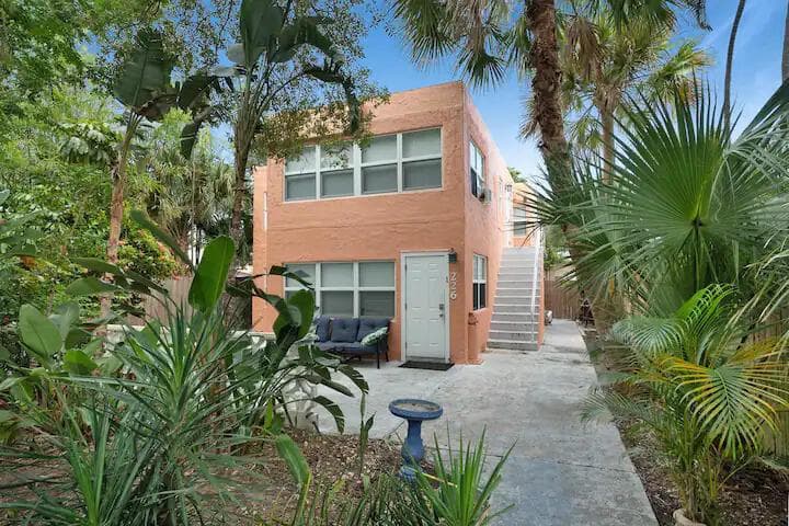 226 S Palmway