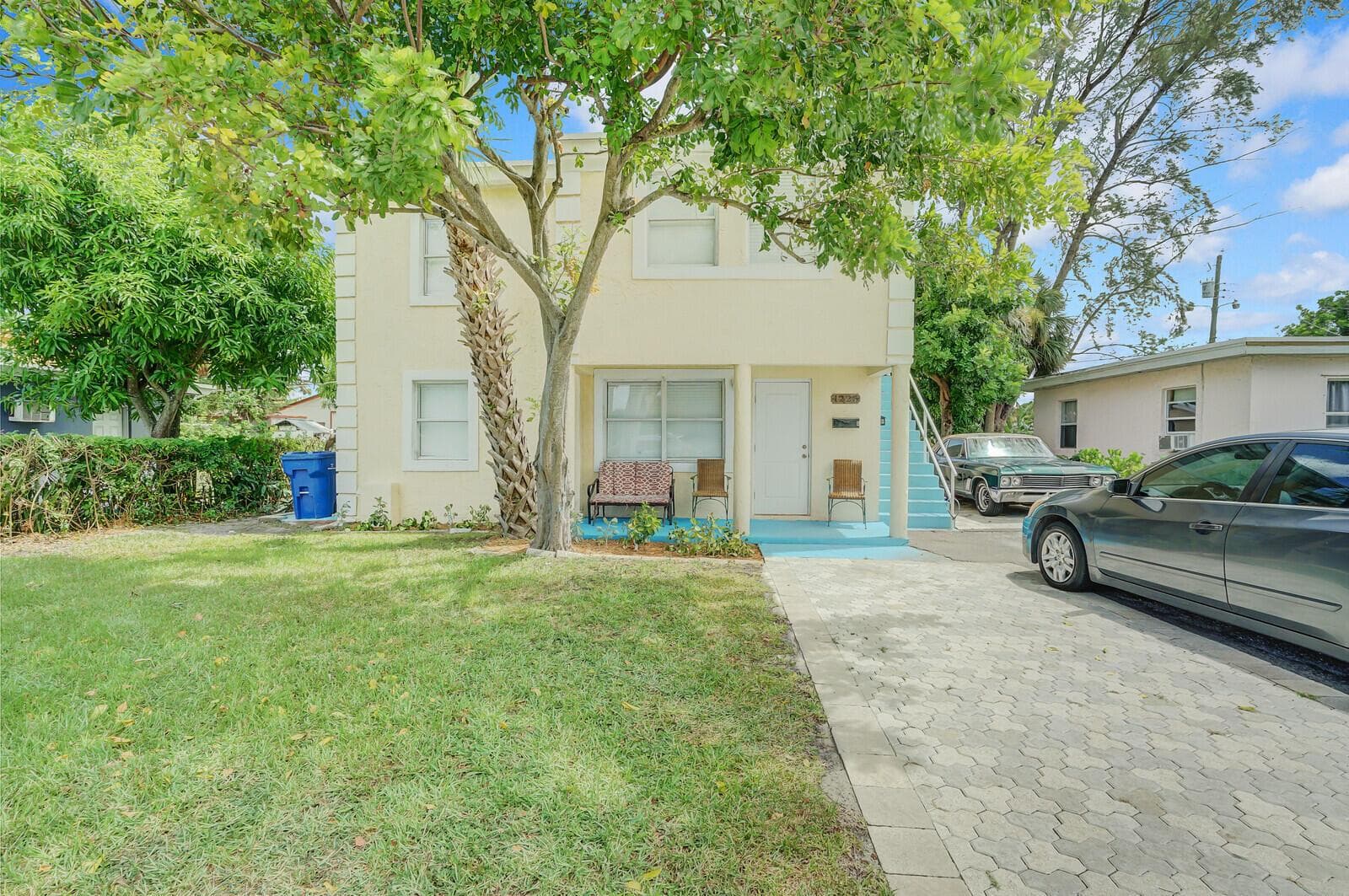 1225 W 10th Street