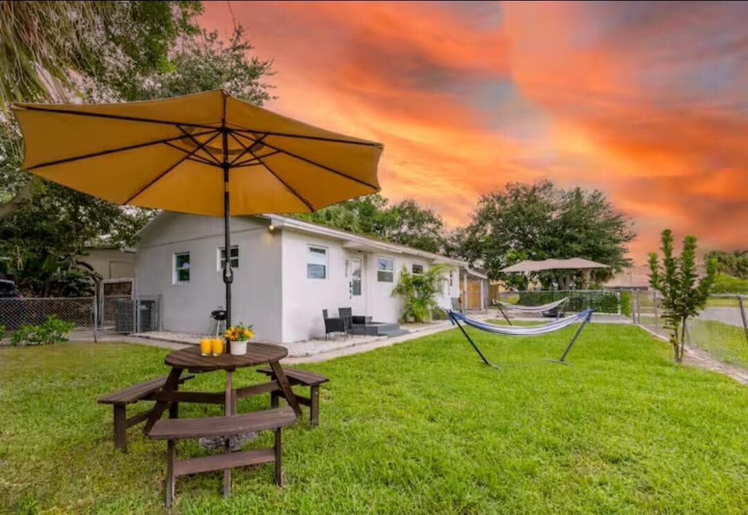 928 FLAMINGO Drive
