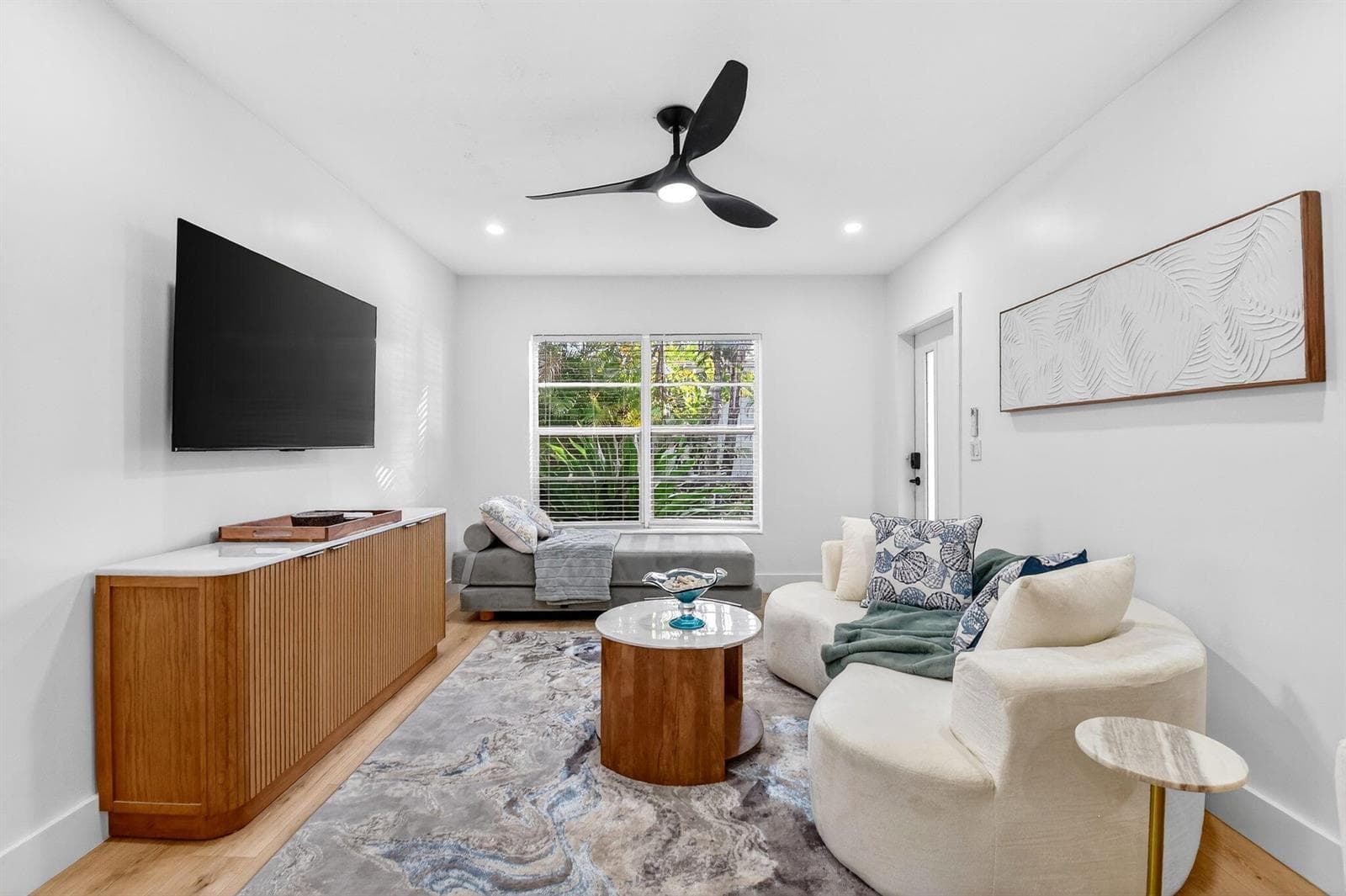 323 DE CARIE Street # 1