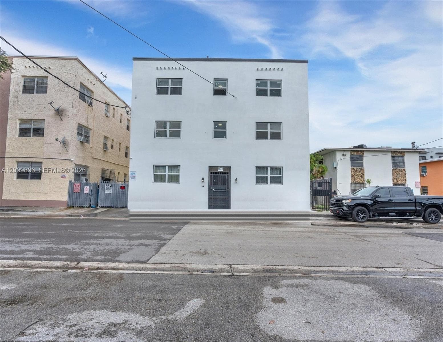 871 SW 3rd St