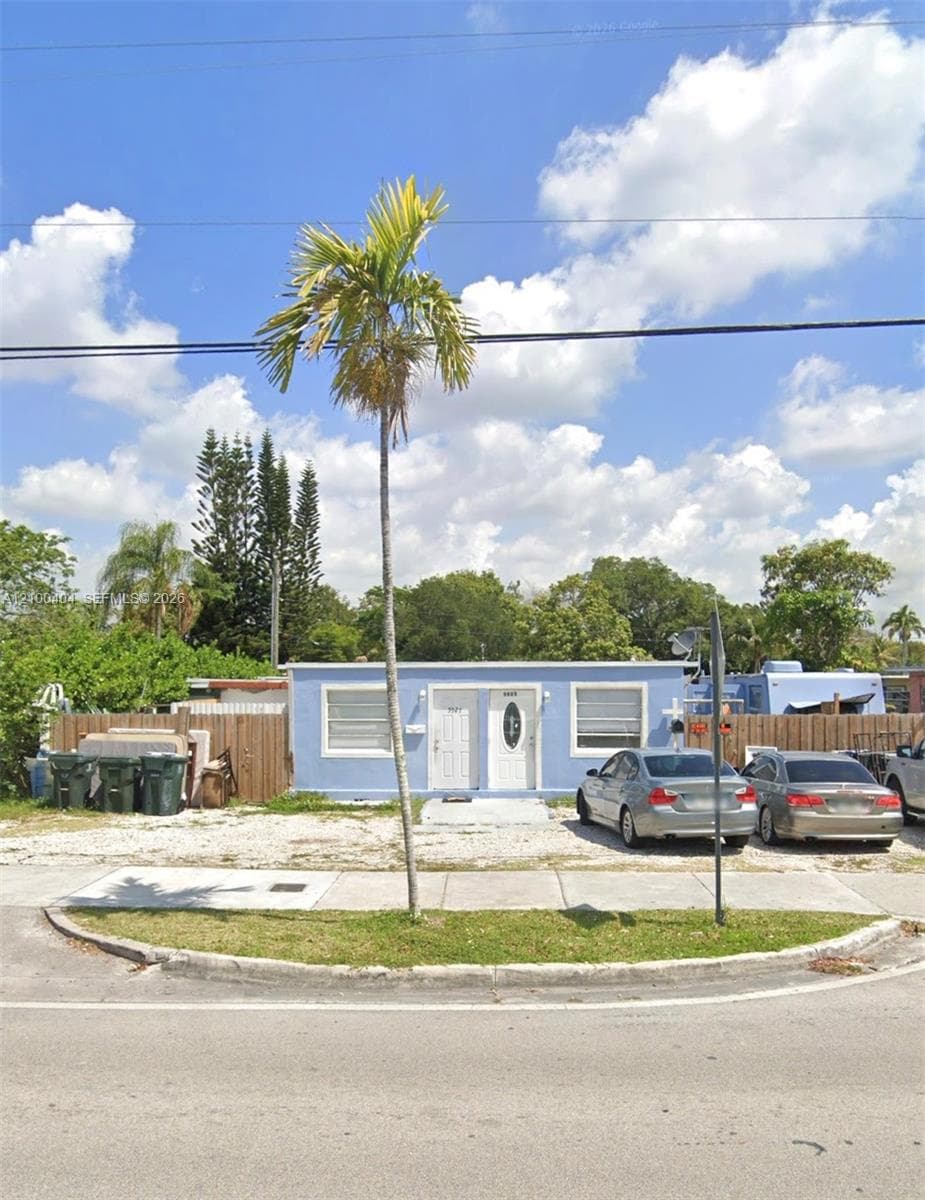 5925 SW 64th St