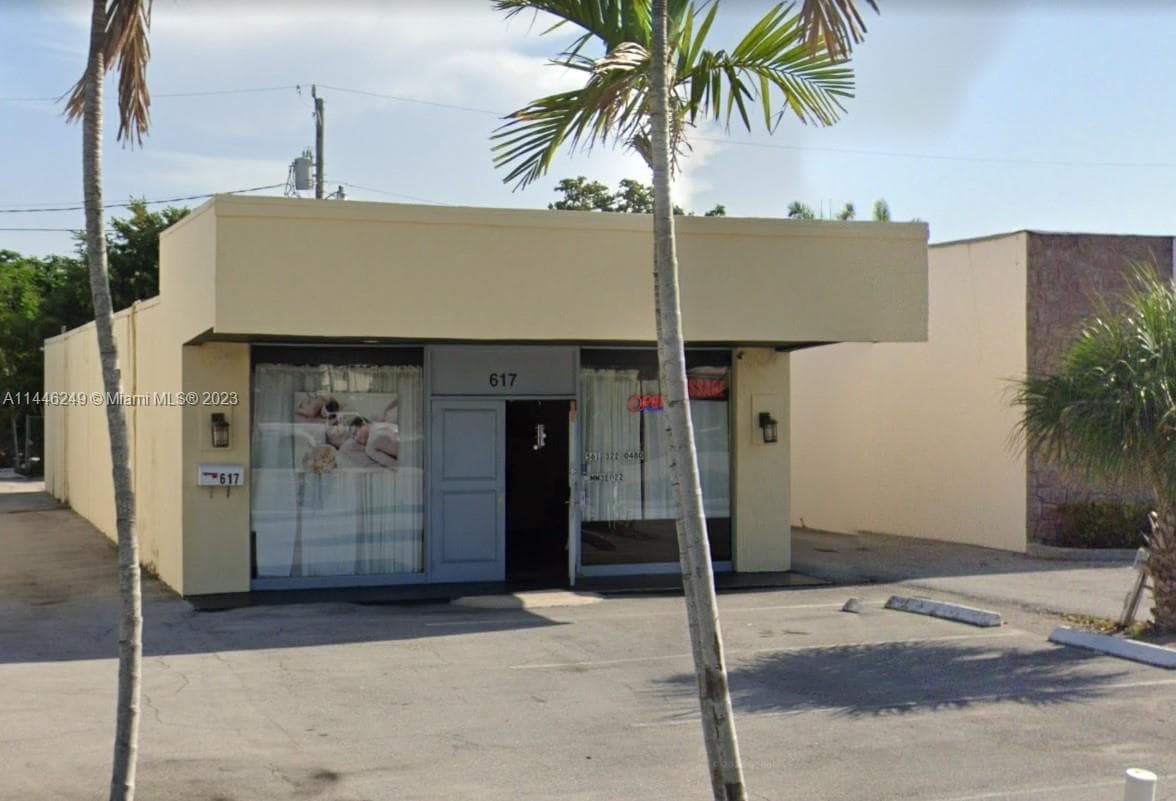 617 Northlake Blvd