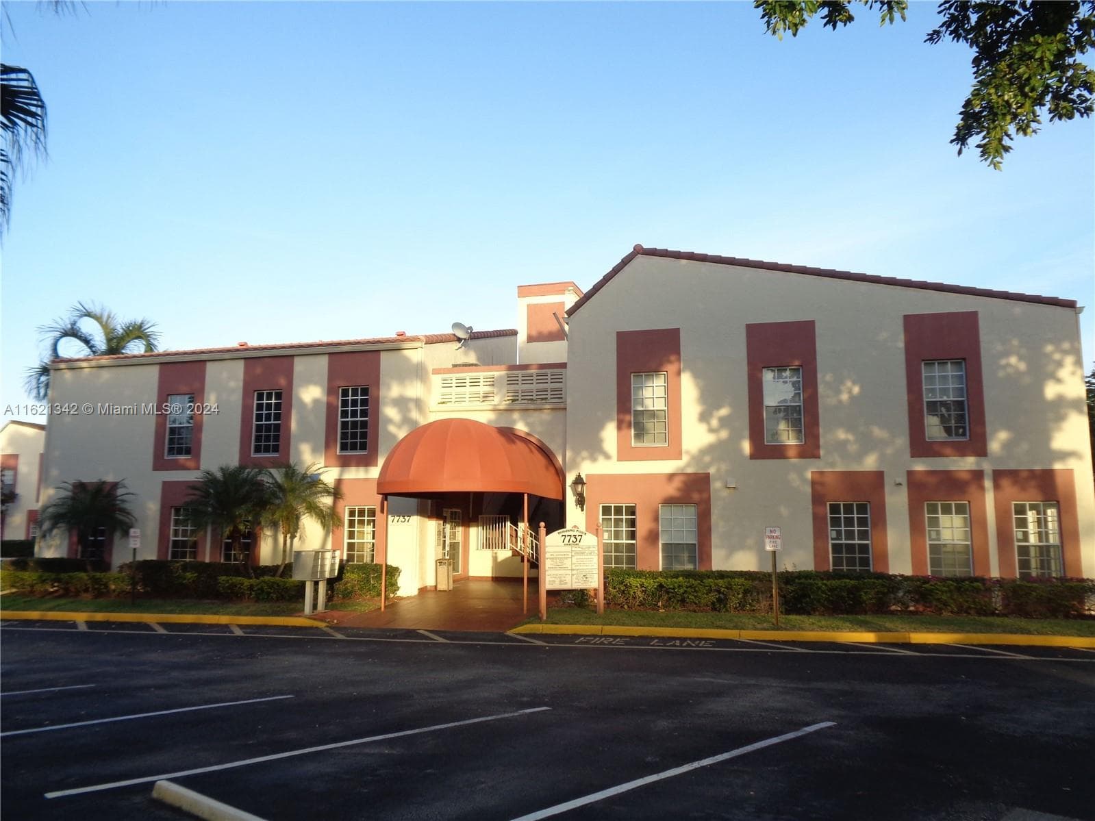 7737 N University Dr # 101