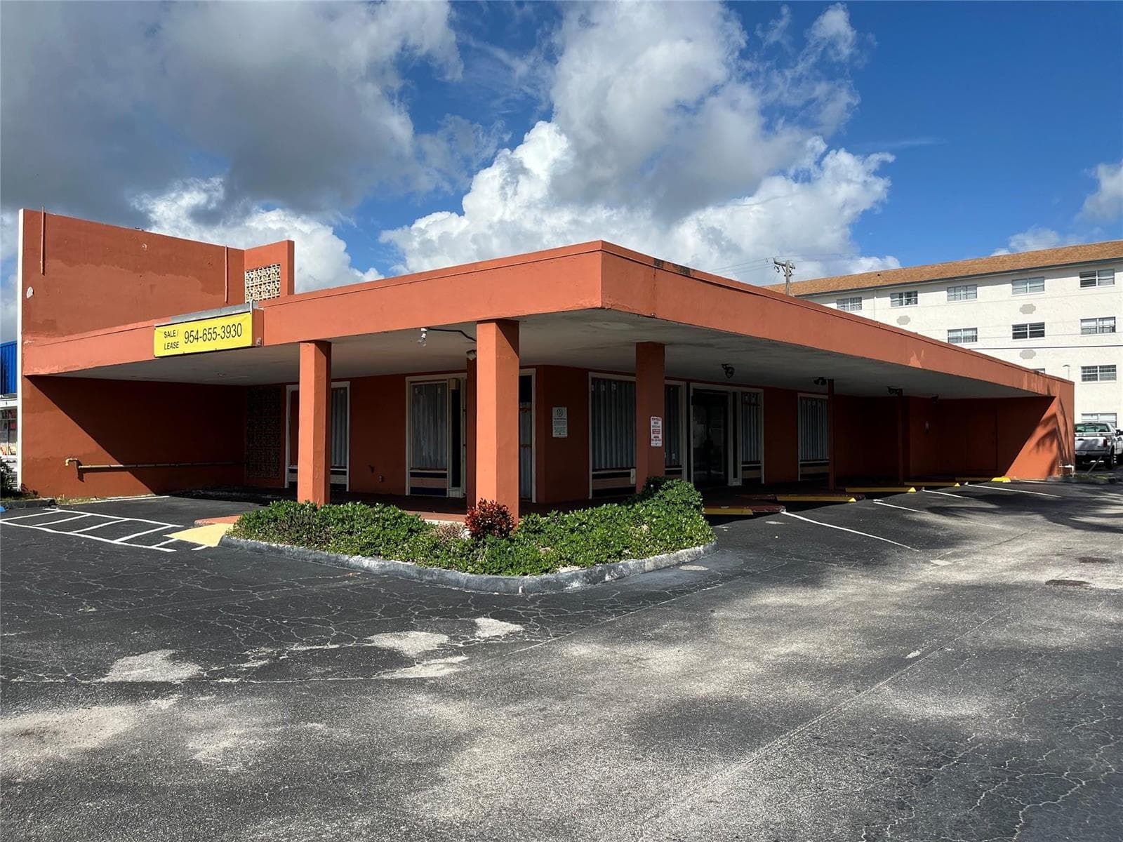1361 E Commercial Boulevard