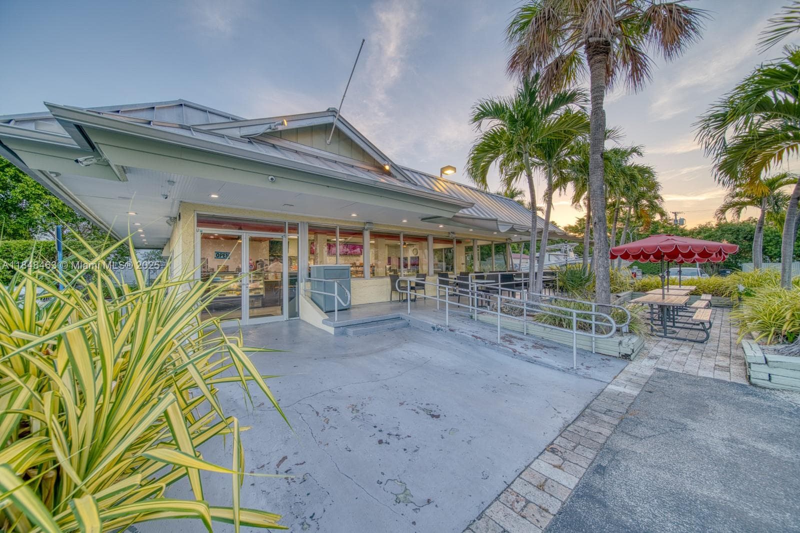 Bakery / Restaurant For Sale On Dixie HWY