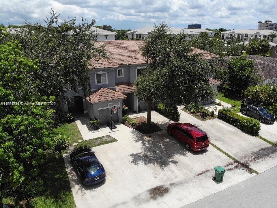 8706 NW 38th Dr