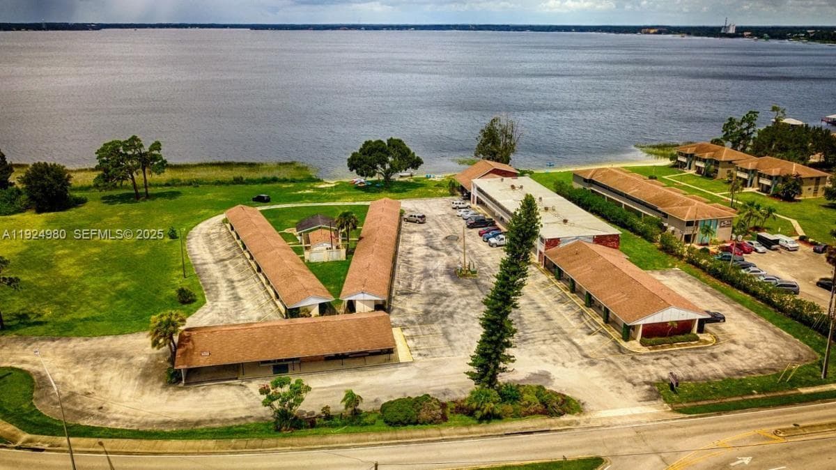 1001 LAKEVIEW DRIVE