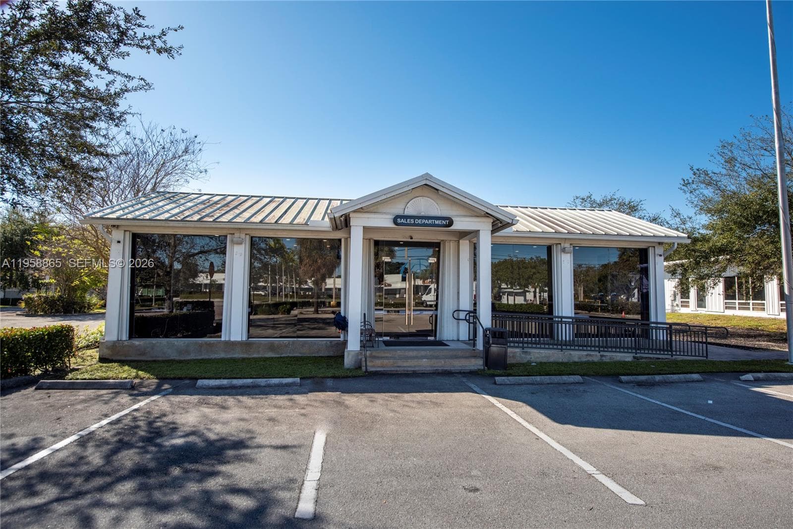2980 W Oakland Park Blvd