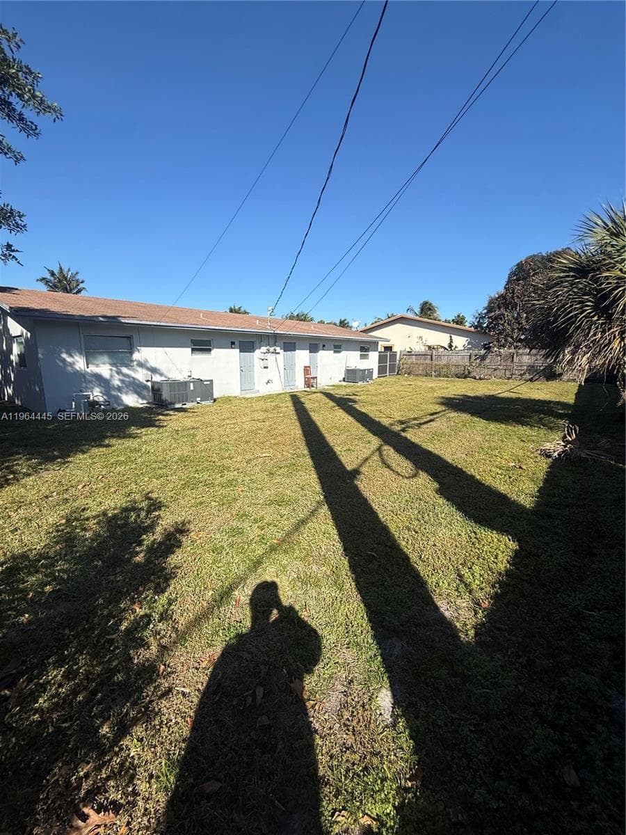 310 NE 38th St