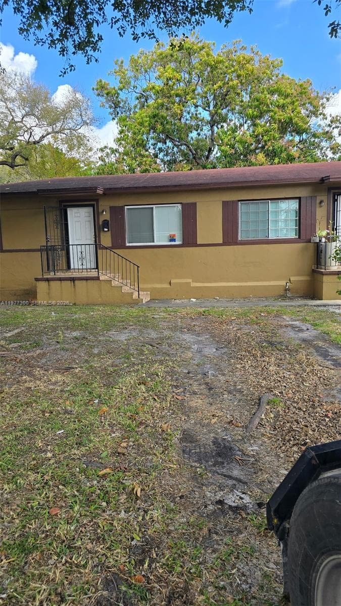 6910 NW 5th Pl