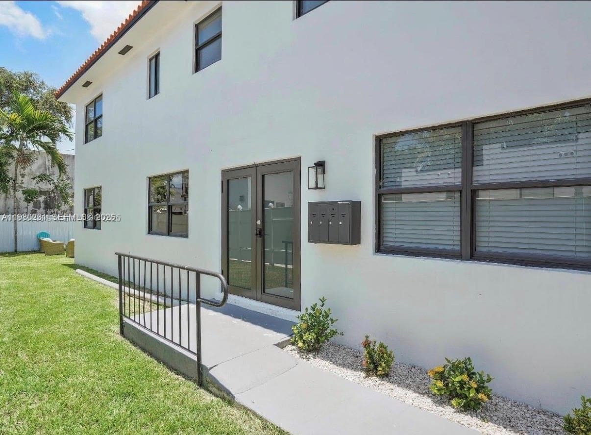 584 NW 30th St