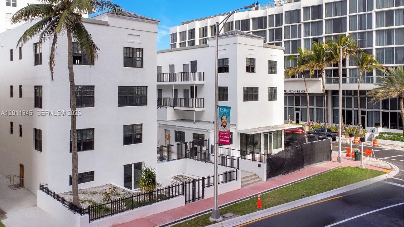 2814 Collins Ave