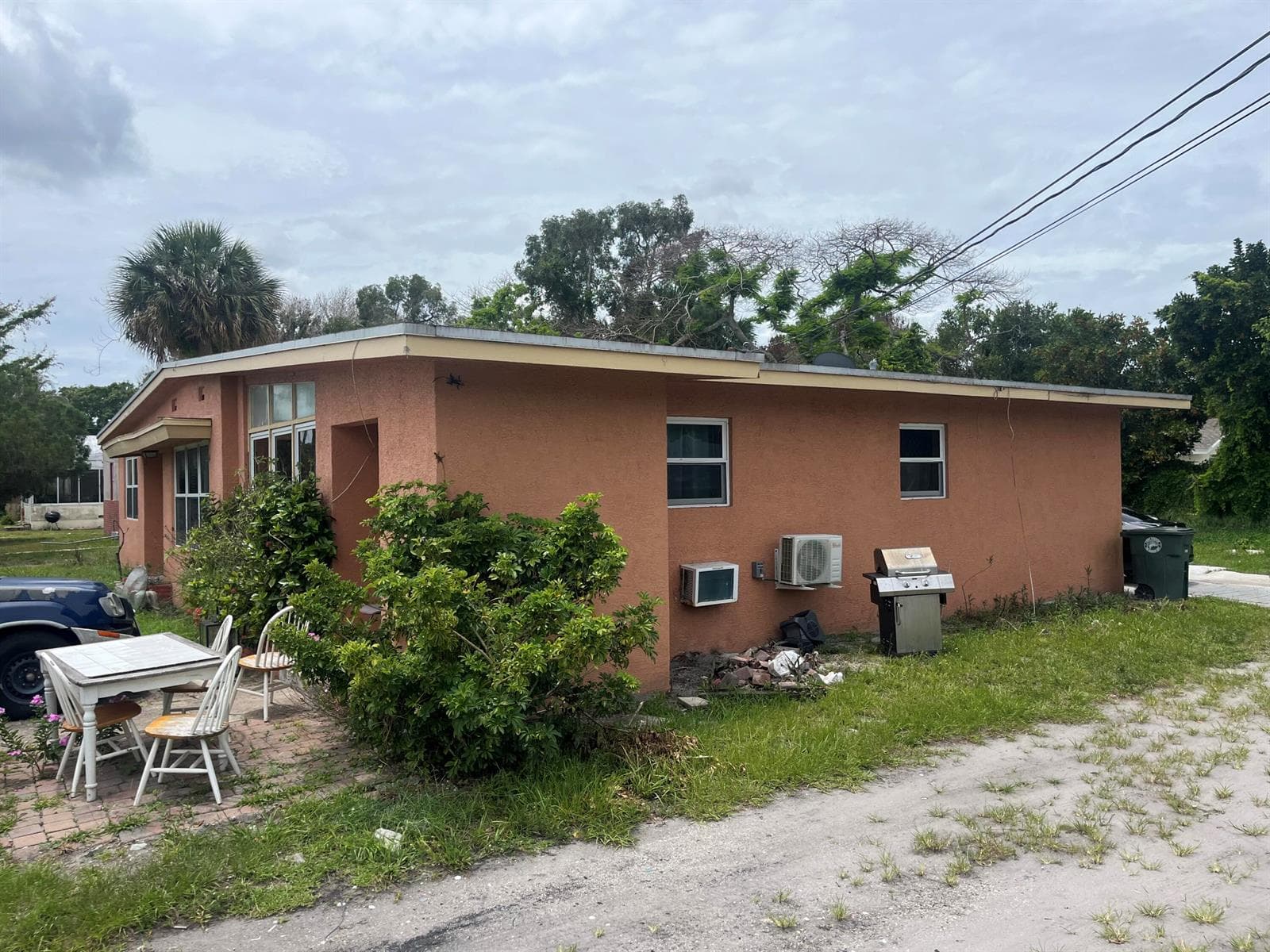 301 Preston Court