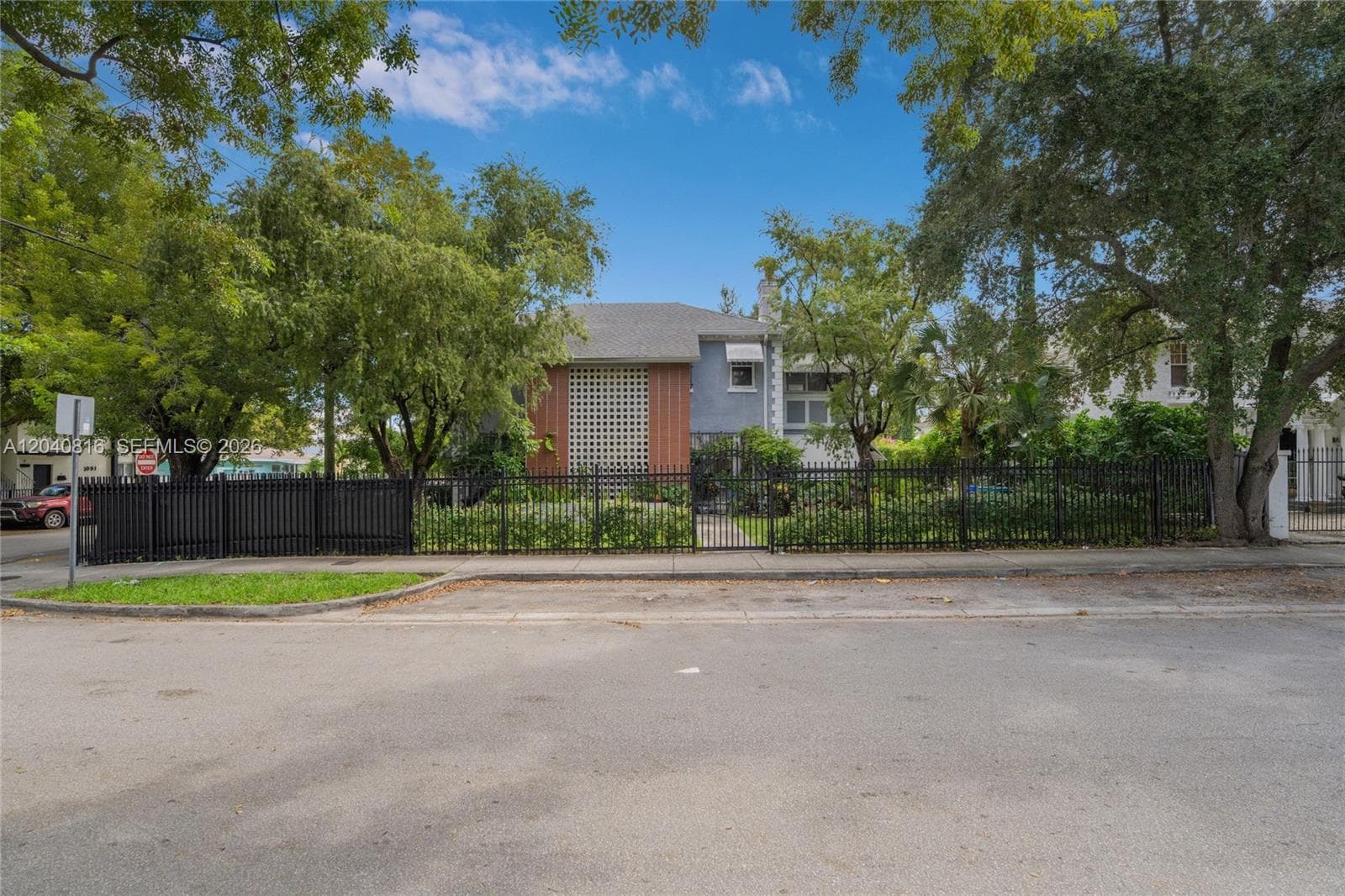 405 SW 11th Ave